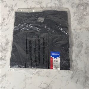 Gildan Adult Black Tee Size Small NWT